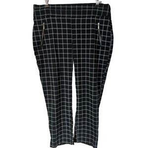 Maurices black and white plaid cropped dress pants. Size Large!